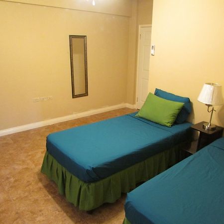 Centrally Located Guest Apartments Кингстон Экстерьер фото