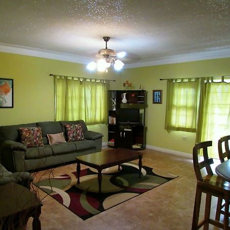 Centrally Located Guest Apartments Кингстон Экстерьер фото