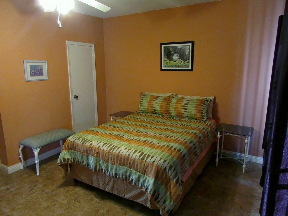Centrally Located Guest Apartments Кингстон Экстерьер фото