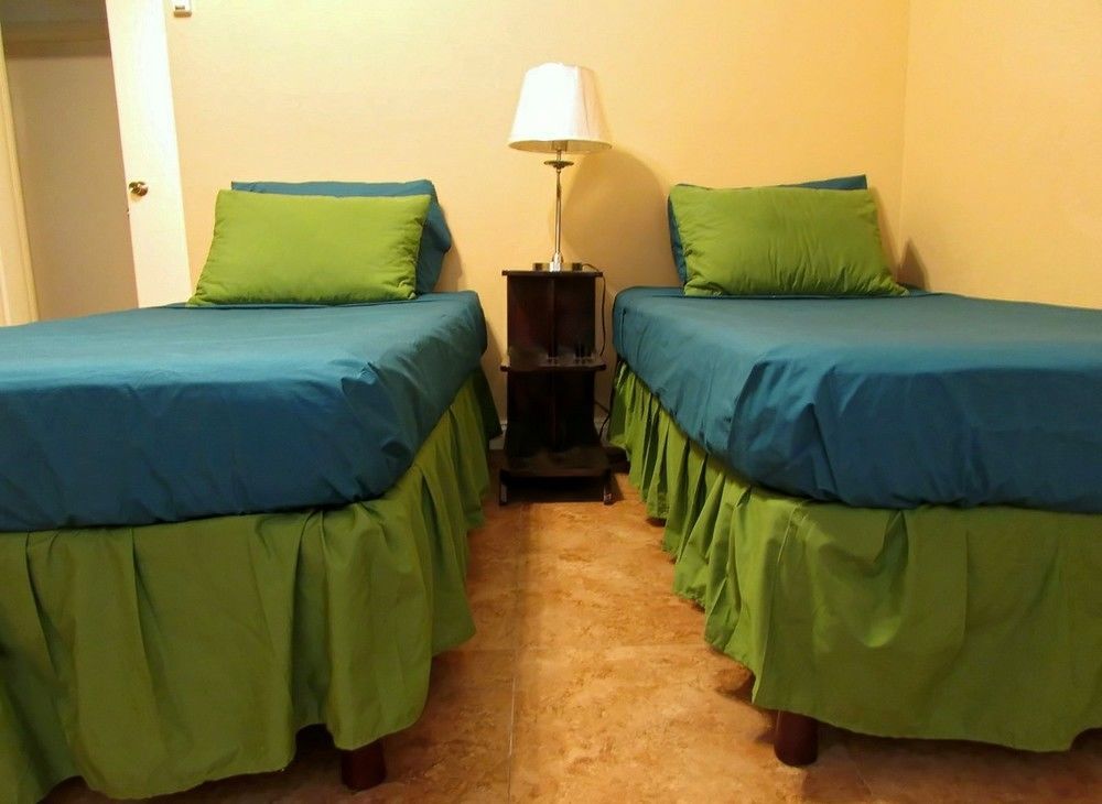 Centrally Located Guest Apartments Кингстон Экстерьер фото