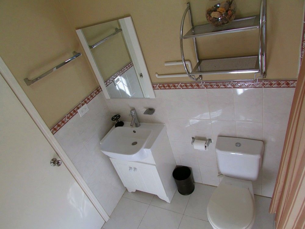 Centrally Located Guest Apartments Кингстон Экстерьер фото