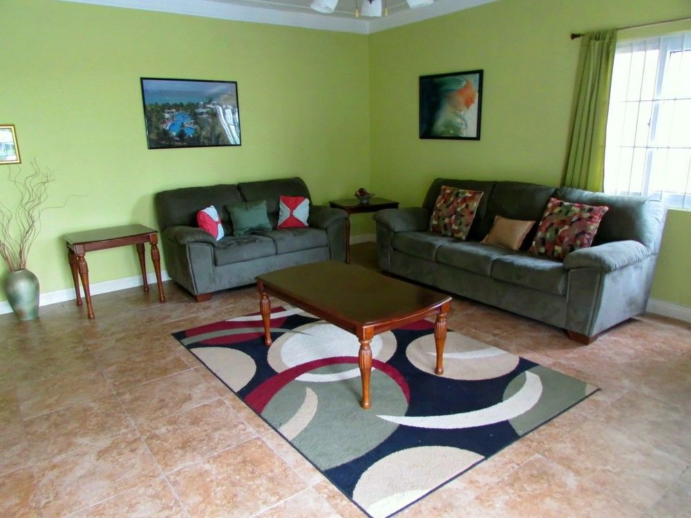 Centrally Located Guest Apartments Кингстон Экстерьер фото