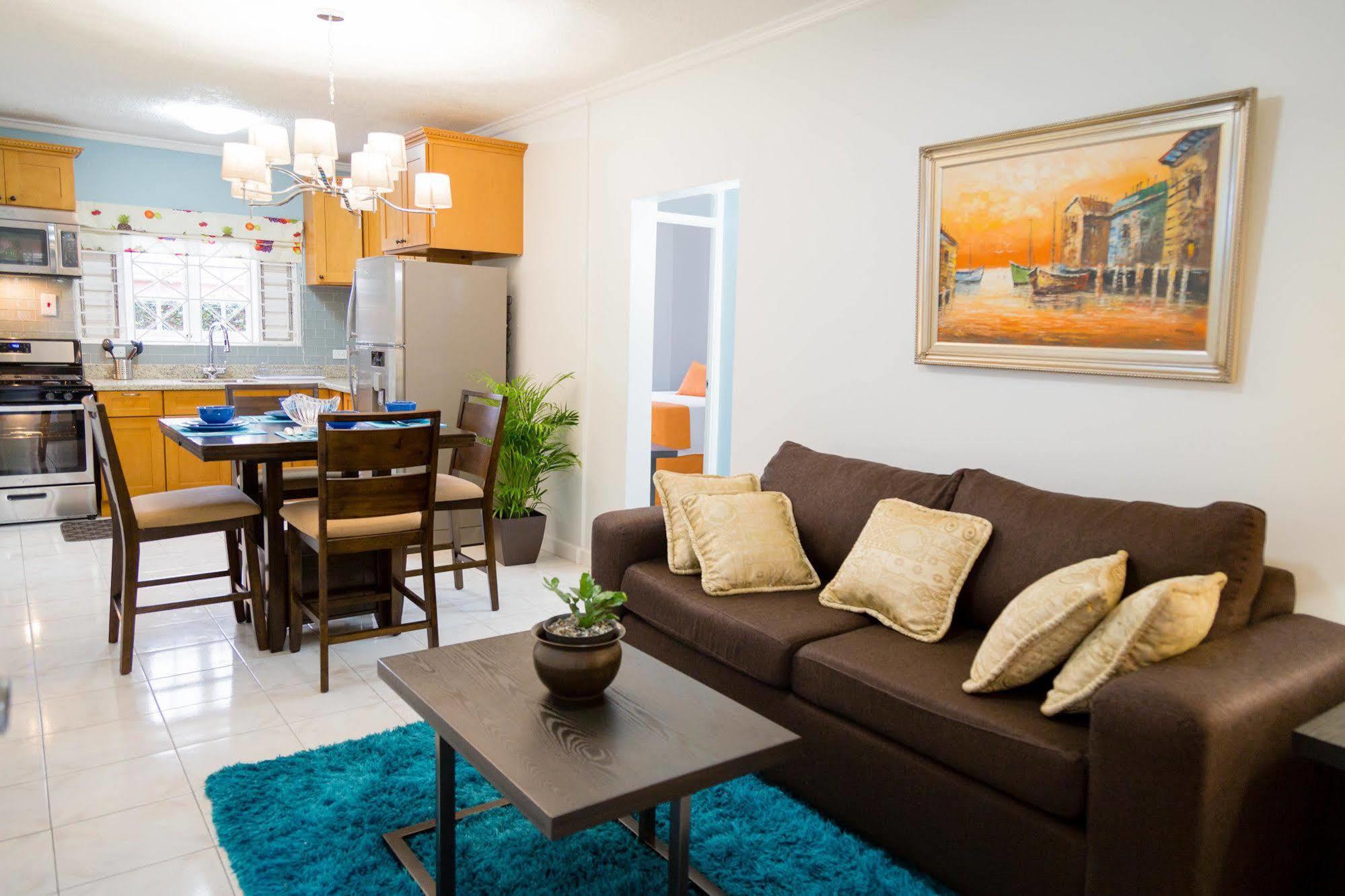 Centrally Located Guest Apartments Кингстон Экстерьер фото