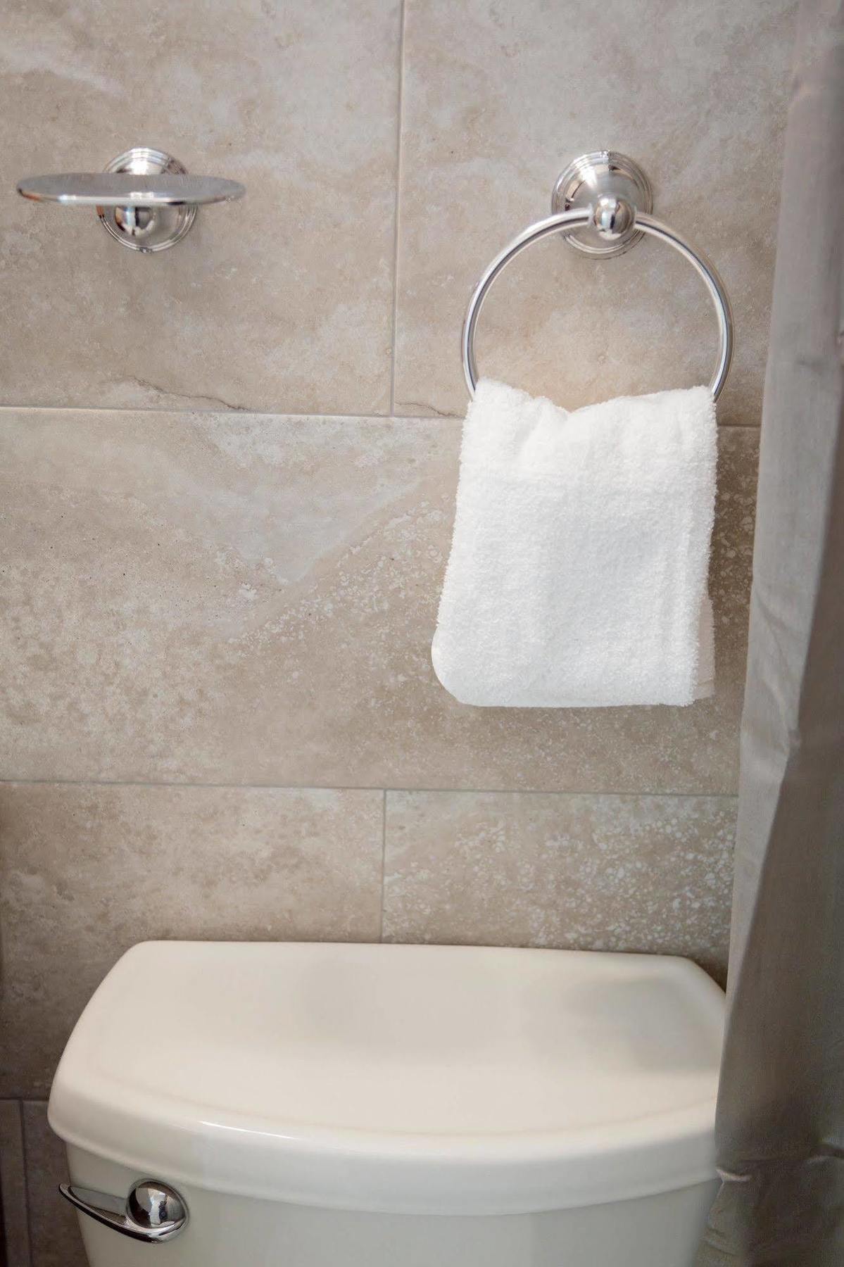 Centrally Located Guest Apartments Кингстон Экстерьер фото