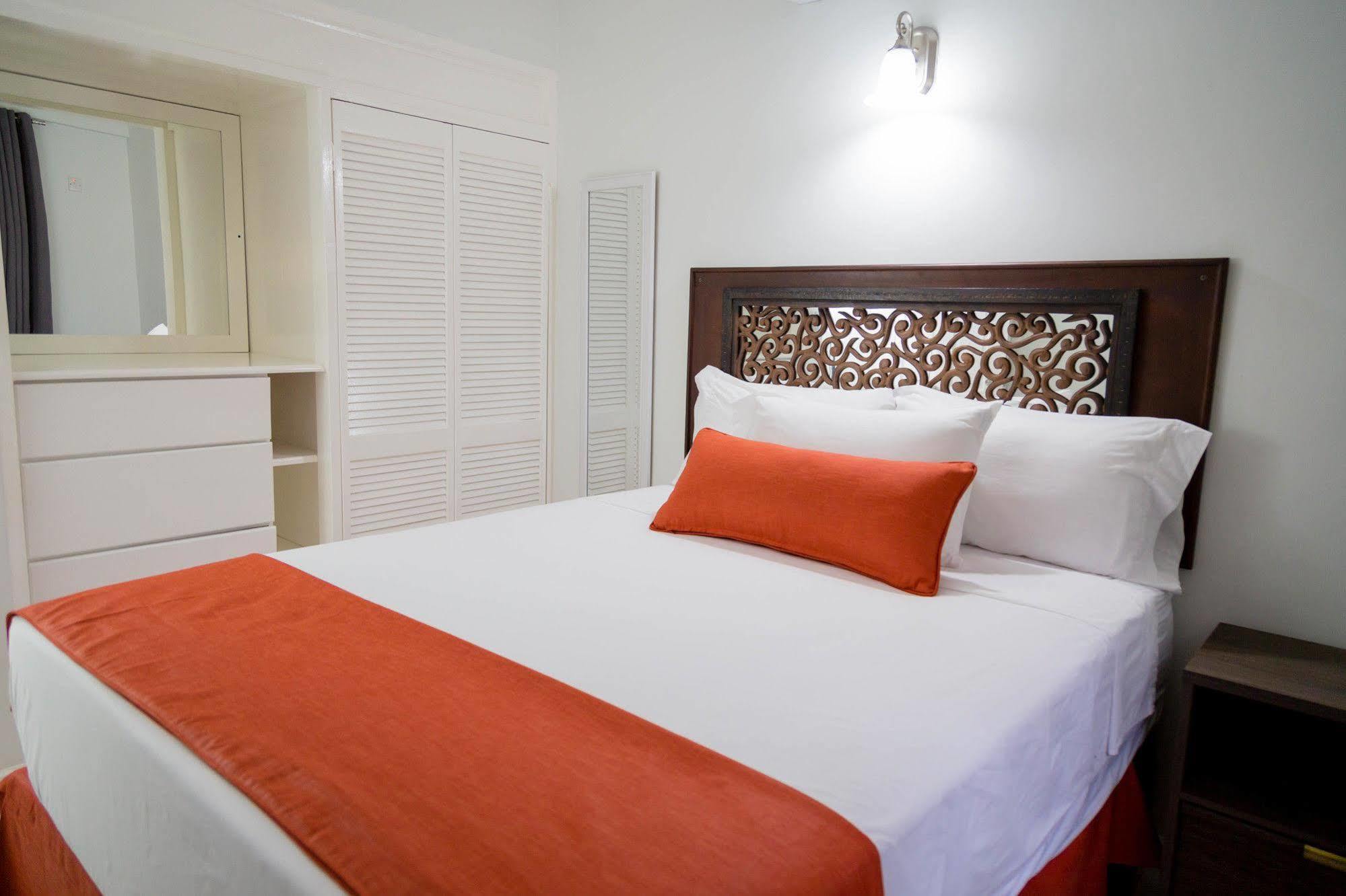 Centrally Located Guest Apartments Кингстон Экстерьер фото